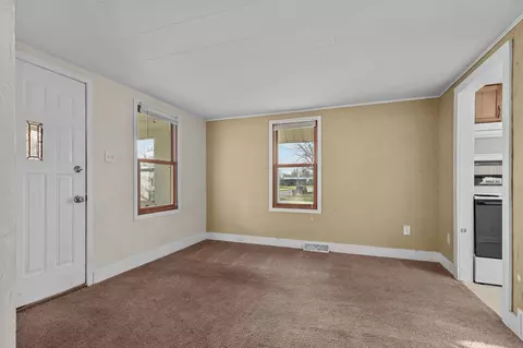 Living - 1523 N Hall Ave, Appleton, WI 54911 photo 1 of 2
