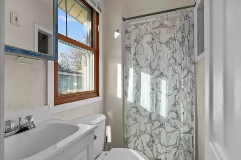Bath - 1523 N Hall Ave, Appleton, WI 54911 photo 1 of 1