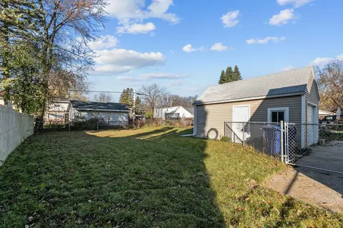 Exterior - 1523 N Hall Ave, Appleton, WI 54911 photo 5 of 6