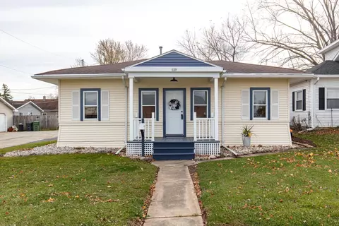 109 E 1st St, Kimberly, WI 54136