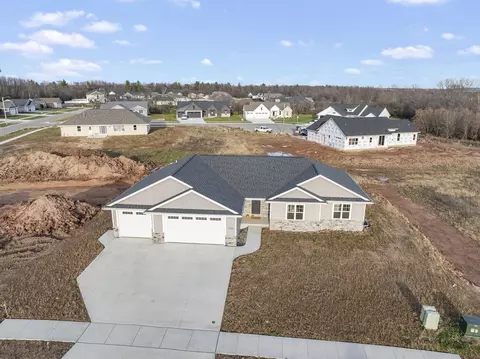 2596 N Stellita Cir, De Pere, WI 54115