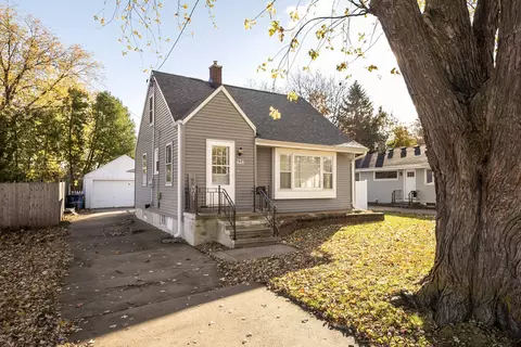 434 N Lark St, Oshkosh, WI 54902