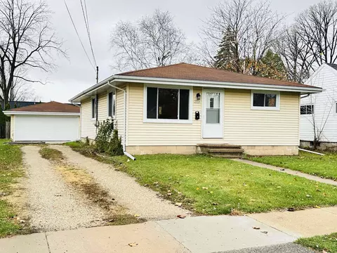2013 Plymouth St, Oshkosh, WI 54901