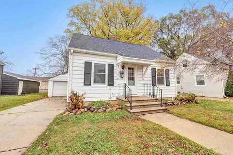 1052 Henry St, Green Bay, WI 54302