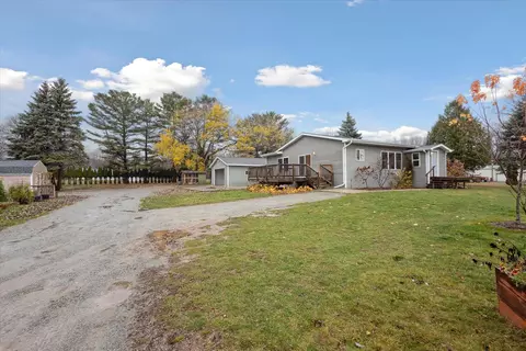 2663 Rocky Ledge Rd, Little Suamico, WI 54141