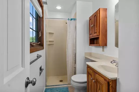 Bath - 3125 N Doris Ln, Appleton, WI 54911 photo 2 of 3