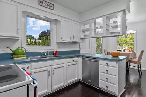 Kitchen - 3125 N Doris Ln, Appleton, WI 54911 photo 2 of 3