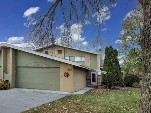 Exterior - 1233 W Nicolet Cercle, Appleton, WI 54914 photo 2 of 8