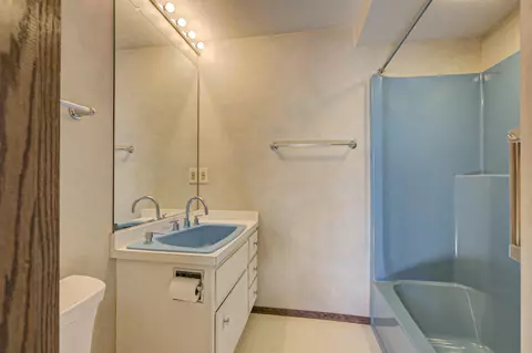 Bath - 1233 W Nicolet Cercle, Appleton, WI 54914 photo 2 of 3