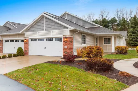 2584 Bay Harbor Cir #4, Green Bay, WI 54304