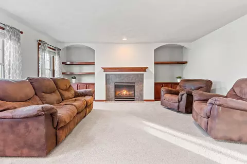 Living - w5945 Blue Bonnet Drive, Appleton, WI 54915 photo 2 of 6