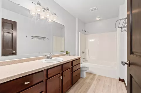 Bath - w5945 Blue Bonnet Drive, Appleton, WI 54915 photo 4 of 6