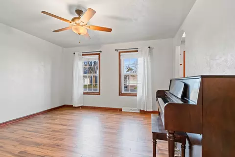 Living - w5945 Blue Bonnet Drive, Appleton, WI 54915 photo 5 of 6