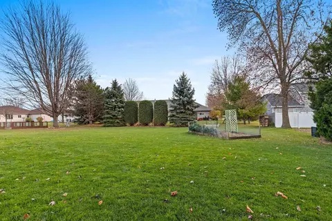 Exterior - w5945 Blue Bonnet Drive, Appleton, WI 54915 photo 6 of 9