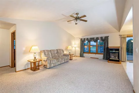 w6827 Alder Way, Appleton, WI 54915 photo 3