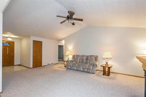w6827 Alder Way, Appleton, WI 54915 photo 5