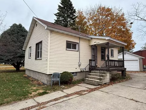 814 4th St, Menominee, MI 49858