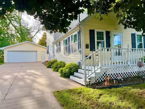 621 Taylor St, Little Chute, WI 54140