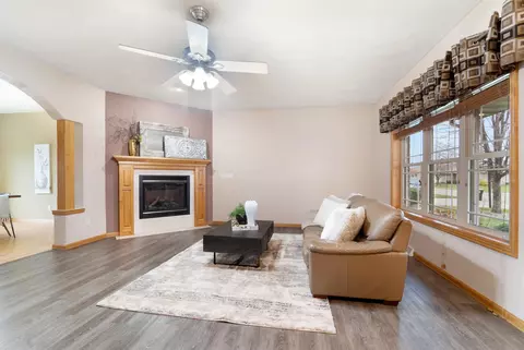 n9115 Hedgerow Drive, Appleton, WI 54915 photo 3