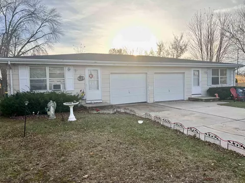 1916 Mary Queen Rd, Green Bay, WI 54302