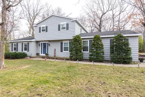 2463 Burnwood Dr, Oshkosh, WI 54902
