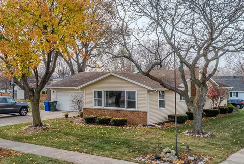 1801 Parkwood Dr, Kaukauna, WI 54130