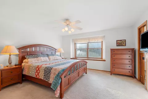 Bedroom - 1701 W Cloverdale Dr, Appleton, WI 54914 photo 1 of 9