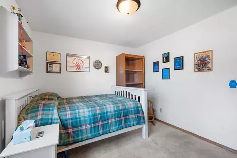 Bedroom - 1701 W Cloverdale Dr, Appleton, WI 54914 photo 5 of 9