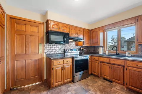 Kitchen - 1701 W Cloverdale Dr, Appleton, WI 54914 photo 1 of 4