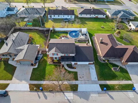 View/Area - 1701 W Cloverdale Dr, Appleton, WI 54914 photo 2 of 4