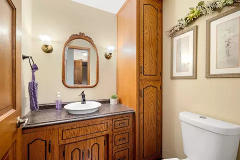 Bath - 1701 W Cloverdale Dr, Appleton, WI 54914 photo 1 of 3