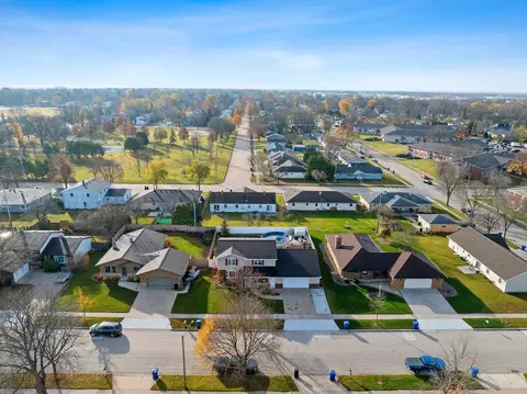 View/Area - 1701 W Cloverdale Dr, Appleton, WI 54914 photo 3 of 4