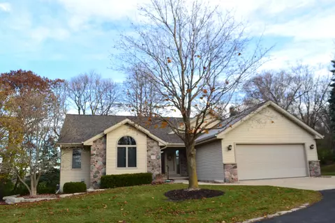 588 Ledgewood Dr, Fond Du Lac, WI 54937