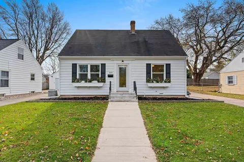 Exterior - 525 E Carroll St, Appleton, WI 54915 photo 10 of 11