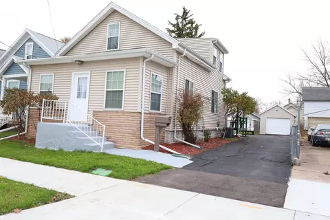 636 Waugoo Ave, Oshkosh, WI 54901
