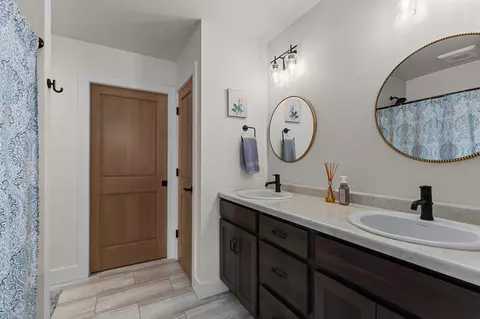 Bath - 3377 Wyatt Way, Oshkosh, WI 54904 photo 1 of 3