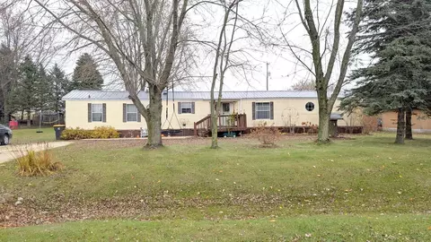 1725 Cedarview Dr, Saint Cloud, WI 53079 photo 1
