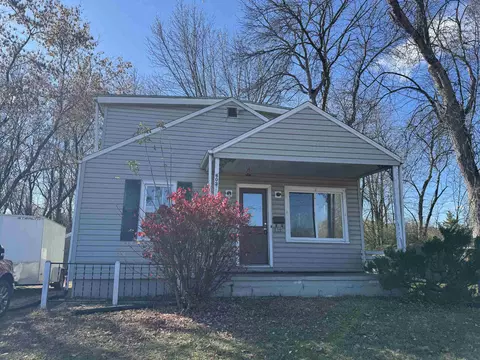 603 Elm St, Waupaca, WI 54981