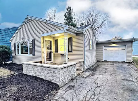 1131 Oak St, Oshkosh, WI 54901