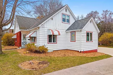 Exterior - 725 E Dall St, Shawano, WI 54166 photo 4 of 8