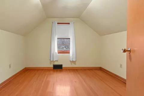 Bedroom - 725 E Dall St, Shawano, WI 54166 photo 7 of 10