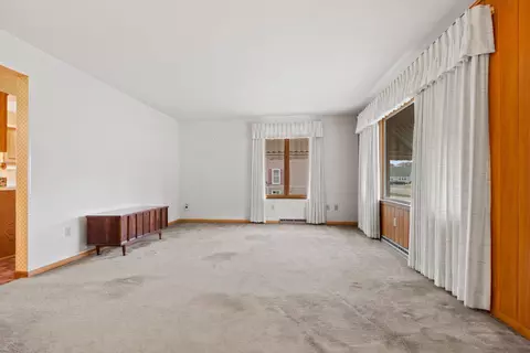 Living - 725 E Dall St, Shawano, WI 54166 photo 3 of 3