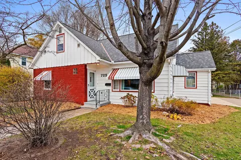Exterior - 725 E Dall St, Shawano, WI 54166 photo 3 of 8