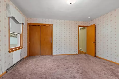 Bedroom - 725 E Dall St, Shawano, WI 54166 photo 4 of 10