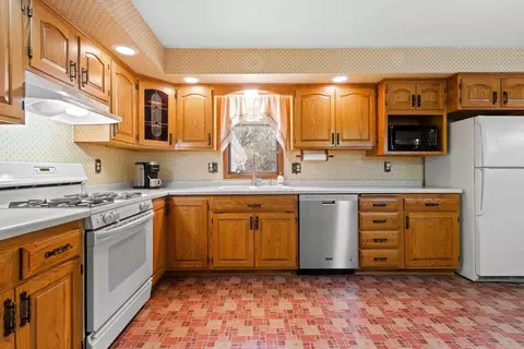 Kitchen - 725 E Dall St, Shawano, WI 54166 photo 2 of 4
