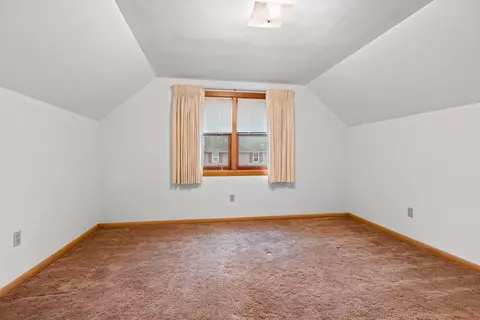 Bedroom - 725 E Dall St, Shawano, WI 54166 photo 9 of 10