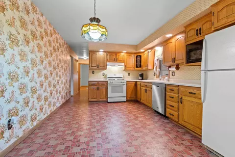 Kitchen - 725 E Dall St, Shawano, WI 54166 photo 4 of 4
