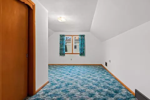 Bedroom - 725 E Dall St, Shawano, WI 54166 photo 5 of 10