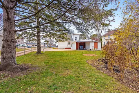 Exterior - 725 E Dall St, Shawano, WI 54166 photo 7 of 8