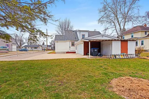 Exterior - 725 E Dall St, Shawano, WI 54166 photo 6 of 8